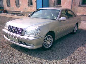 2002 Toyota Crown Photos