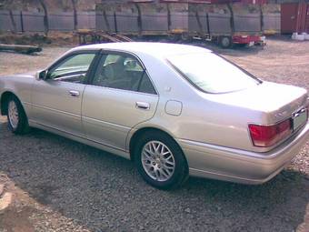 2002 Toyota Crown Photos