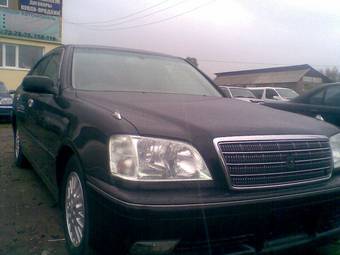 2002 Toyota Crown Photos