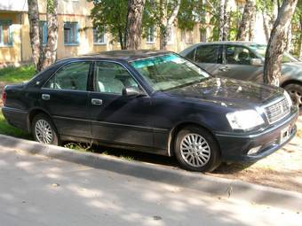 2002 Toyota Crown Photos