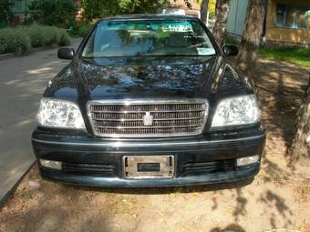 2002 Toyota Crown Photos