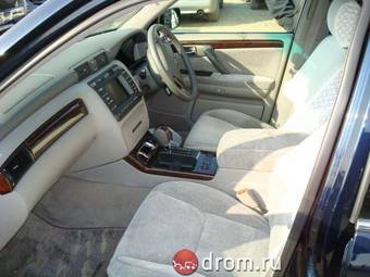 2002 Toyota Crown Photos