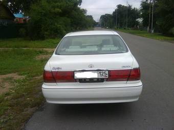 2002 Toyota Crown Photos