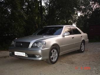 2002 Toyota Crown Photos