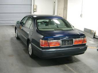 2003 Toyota Crown Photos