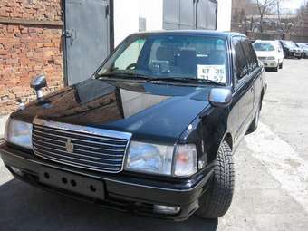 2003 Toyota Crown Photos