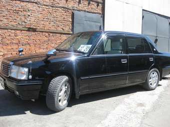 2003 Toyota Crown Photos