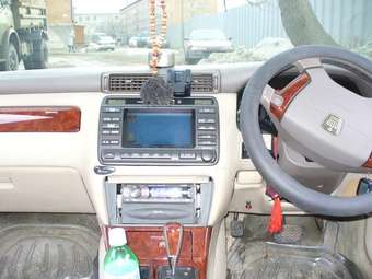 2003 Toyota Crown Pics
