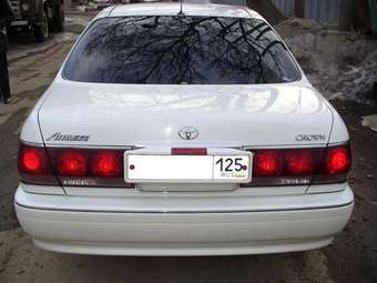 2003 Toyota Crown Pictures