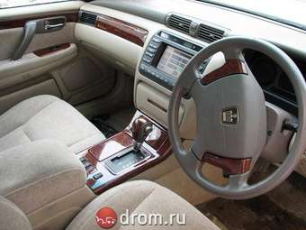 2003 Toyota Crown Photos