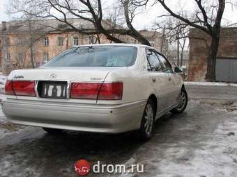 2003 Toyota Crown Photos