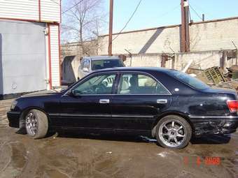 2003 Toyota Crown Photos
