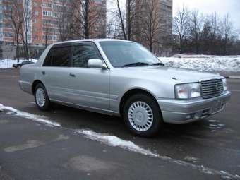2003 Toyota Crown Photos