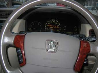 2003 Toyota Crown Pictures