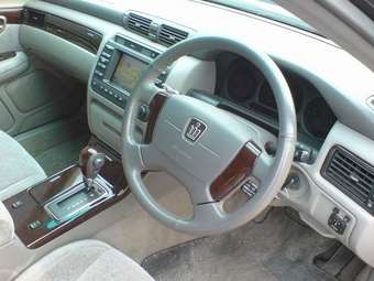 2003 Toyota Crown Pictures