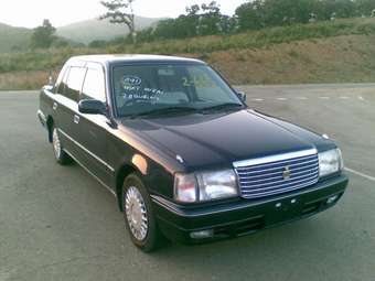 2003 Toyota Crown Photos