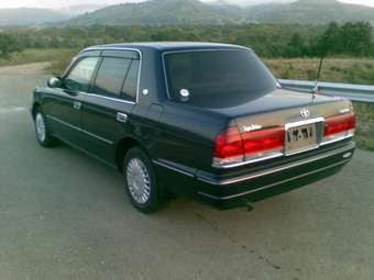 2003 Toyota Crown Photos