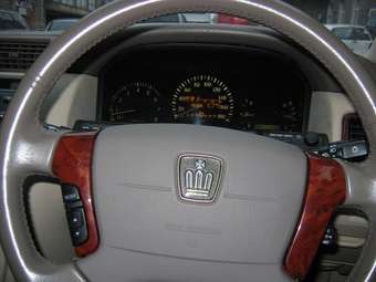 2003 Toyota Crown Pictures
