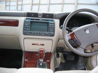 2003 Toyota Crown Pictures