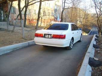 2003 Toyota Crown Photos