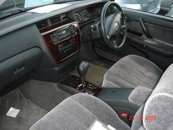 2003 Toyota Crown Pictures