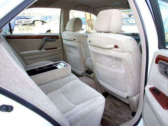 2003 Toyota Crown Pictures