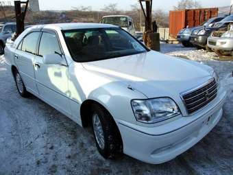 2003 Toyota Crown Photos
