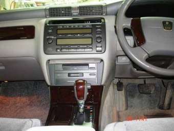 2003 Toyota Crown Pictures