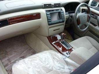 2003 Toyota Crown Photos
