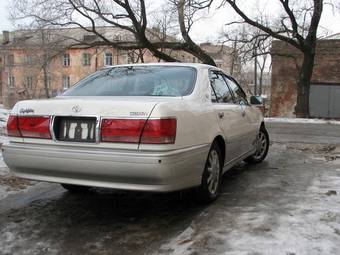 2003 Toyota Crown Photos