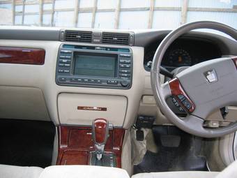 2003 Toyota Crown Photos
