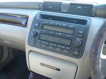 2003 Toyota Crown Photos