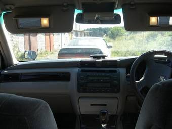 2003 Toyota Crown Photos