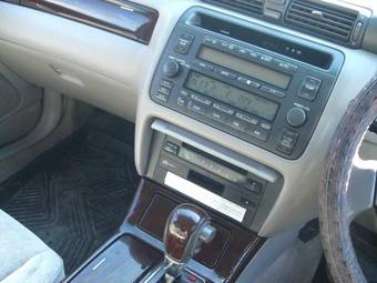 2003 Toyota Crown Pictures