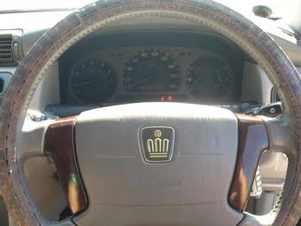2003 Toyota Crown Photos