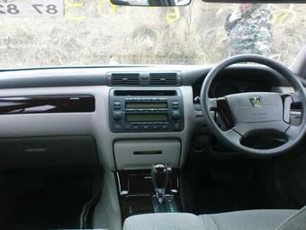 2003 Toyota Crown Pictures