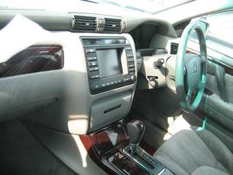 2003 Toyota Crown Pictures