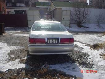 2003 Toyota Crown Photos