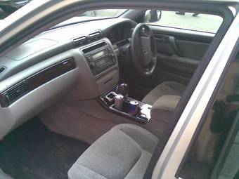 2003 Toyota Crown Photos