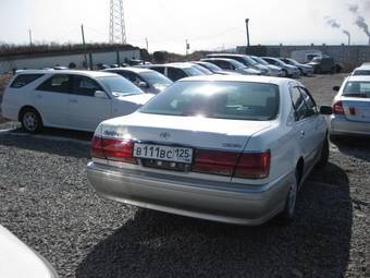 2003 Toyota Crown Photos