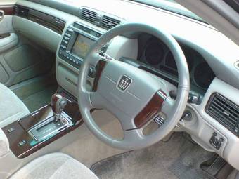 2003 Toyota Crown Images