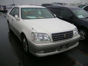 2003 Toyota Crown Photos