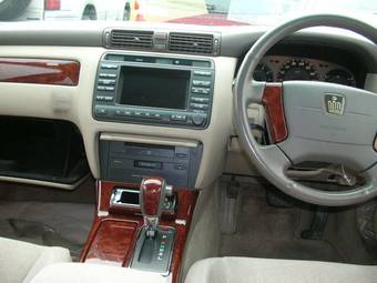 2003 Toyota Crown Photos