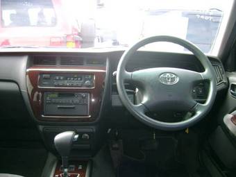 2003 Toyota Crown Pictures