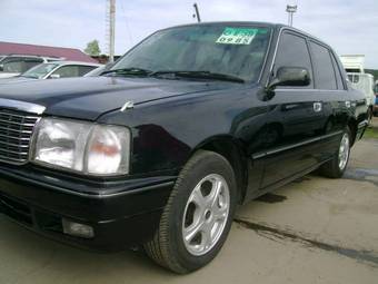2003 Toyota Crown Photos