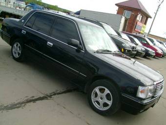 2003 Toyota Crown Photos