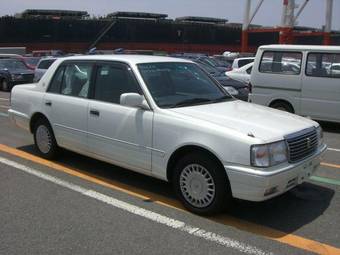 2003 Toyota Crown Photos