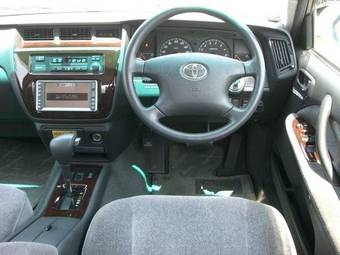 2003 Toyota Crown Photos