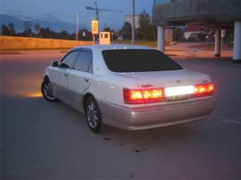 2003 Toyota Crown Photos