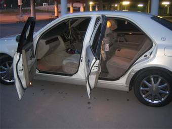 2003 Toyota Crown Photos